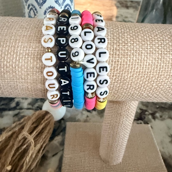 Taylor Swift 5 Piece Friendship Beaded Bracelets - Picture 2 of 6